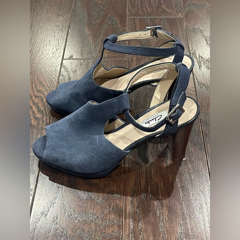 Clarks Kendra Charm Ladies Navy Suede Peep Toe Heels Women Size 9M NEW - Picture 4 of 7